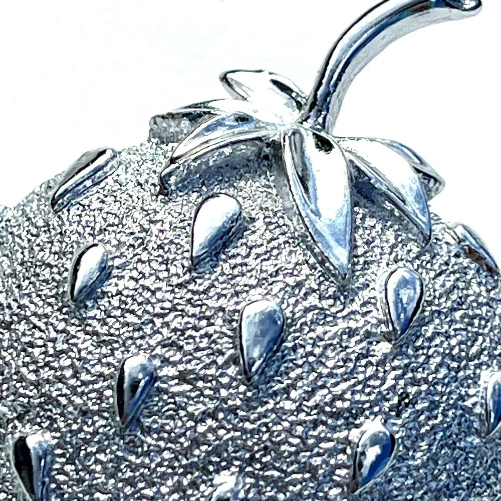 Bright Vintage‎ Signed Sarah Coventry Sparkling Silver Toned Strawberry Brooch
